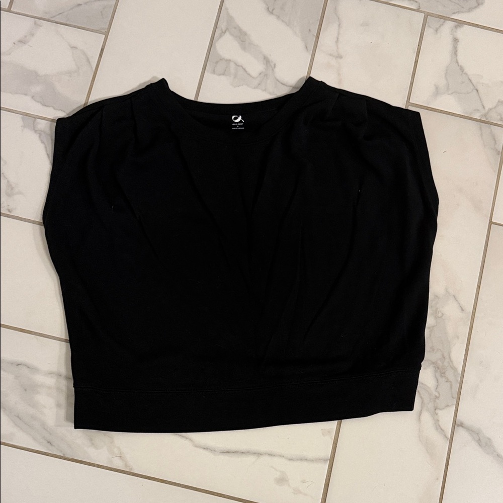 Lou & Grey Black Short Sleeve Cropped Tee